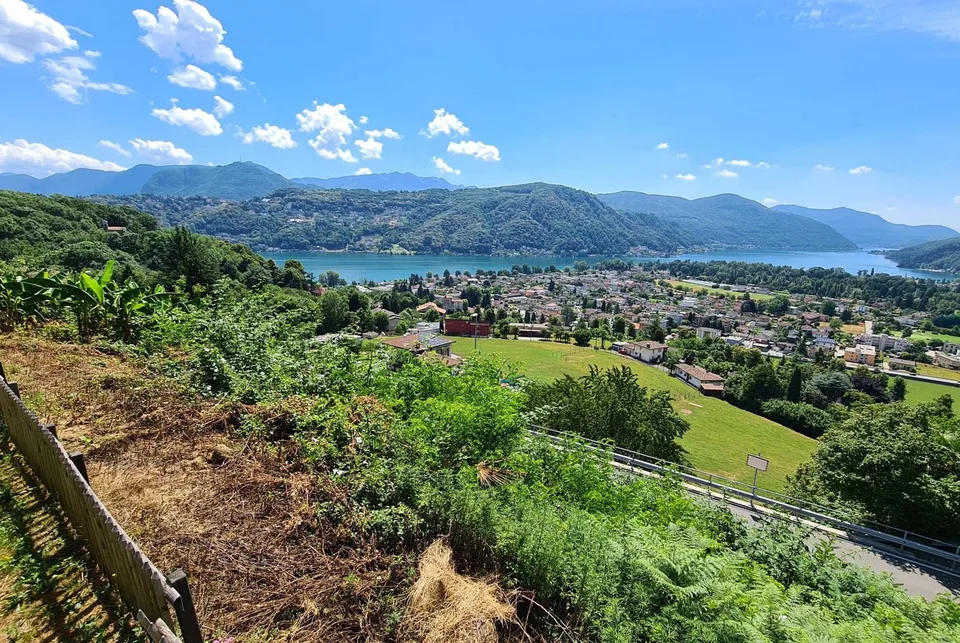Approved project for a semi-detached house with lake view in Neggio