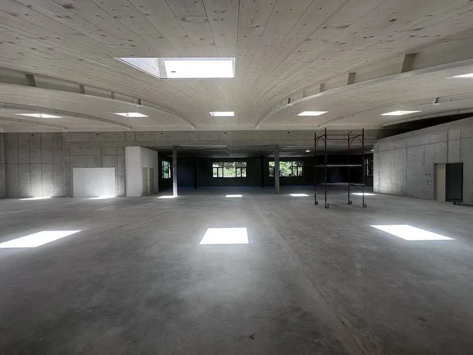 NOUVEAU bâtiment commercial de 2670 m² à Vacallo