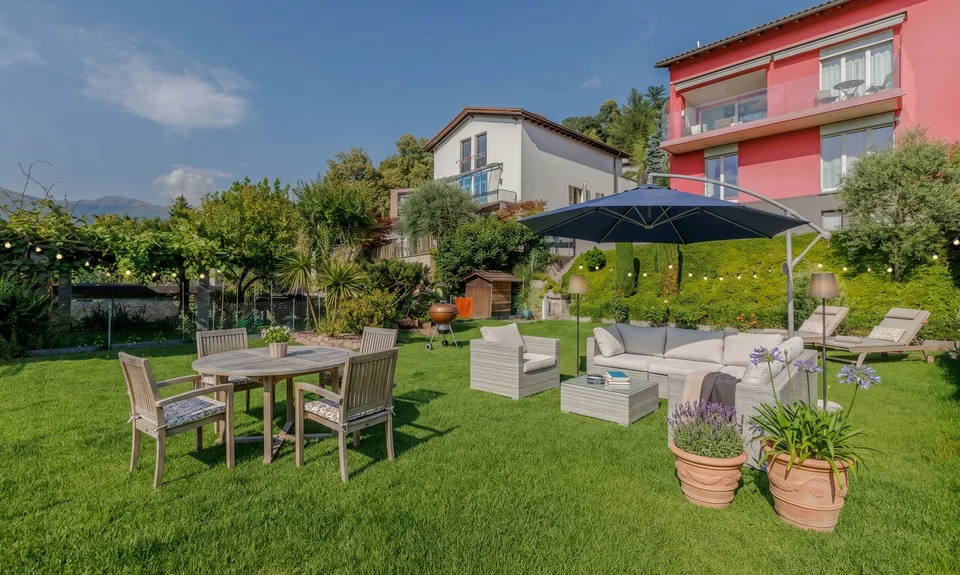 Exklusive Villa 6.5 mit Garten und offenem Blick in Davesco