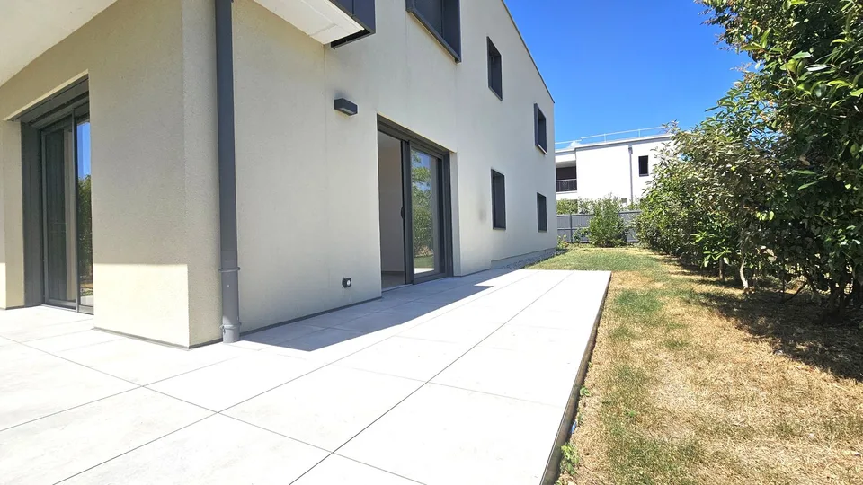 Divonne, 95m2, T4 de 2023, avec jardin/terrasse de 162m2 et 2 garages