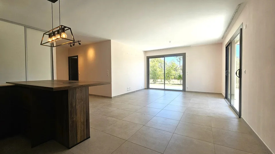 Divonne, 95m2, T4 von 2023, mit Garten/Terrasse von 162m2 und 2 Garagen