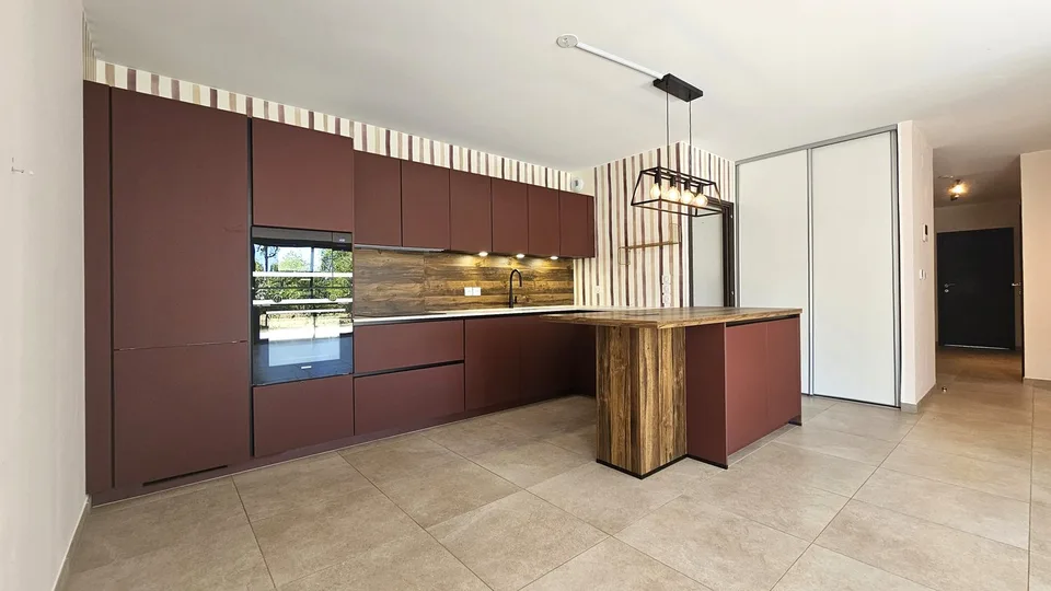 Divonne, 95m2, T4 von 2023, mit Garten/Terrasse von 162m2 und 2 Garagen