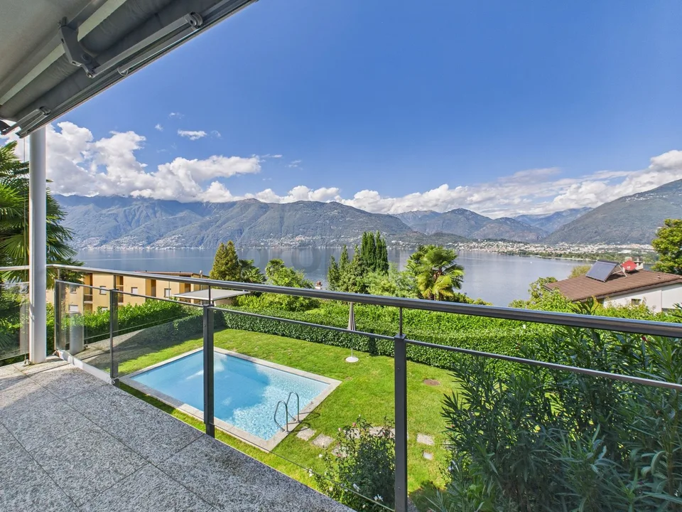 Incantevole appartamento di 3.5 locali con vista mozzafiato sul Lago Maggiore / Charmante 3.5-Zimmer-Wohnung mit Seeblick in Gerra (Gambarogno)