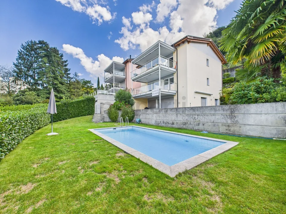 Incantevole appartamento di 3.5 locali con vista mozzafiato sul Lago Maggiore / Charmante 3.5-Zimmer-Wohnung mit Seeblick in Gerra (Gambarogno)