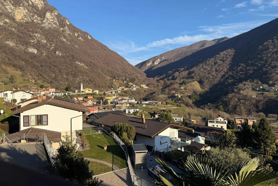 Schöne 4-Zimmer-Villa mit 2 Terrassen und Garten in Arogno