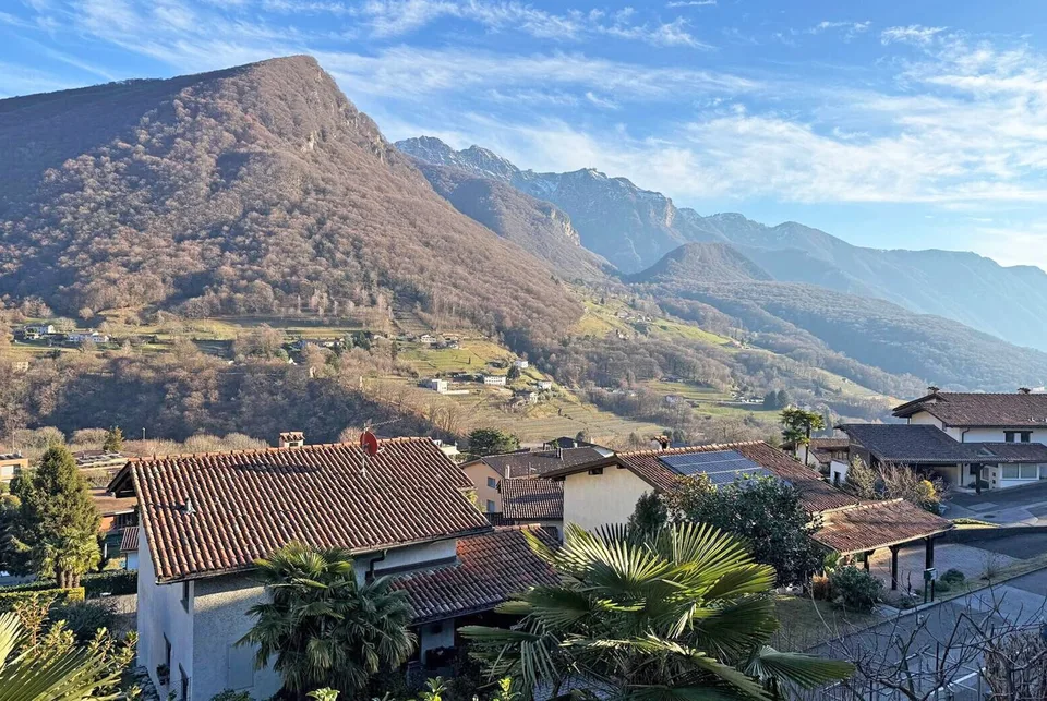 Schöne 4-Zimmer-Villa mit 2 Terrassen und Garten in Arogno
