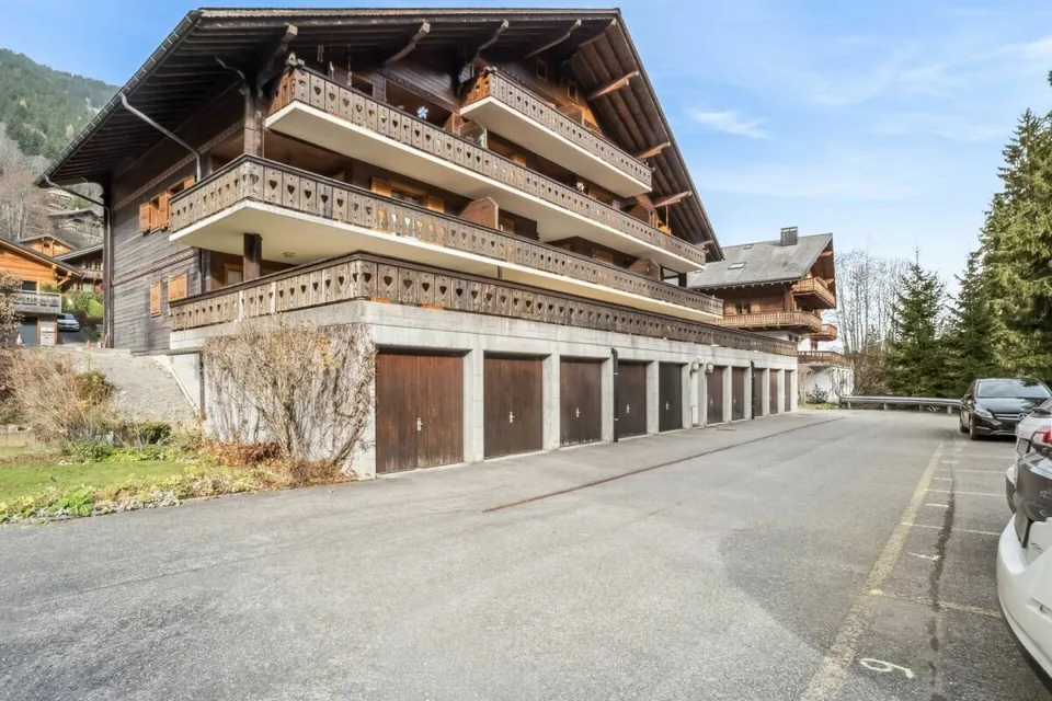 Set of 2 apartments (3.5 rooms + studio) in Champéry