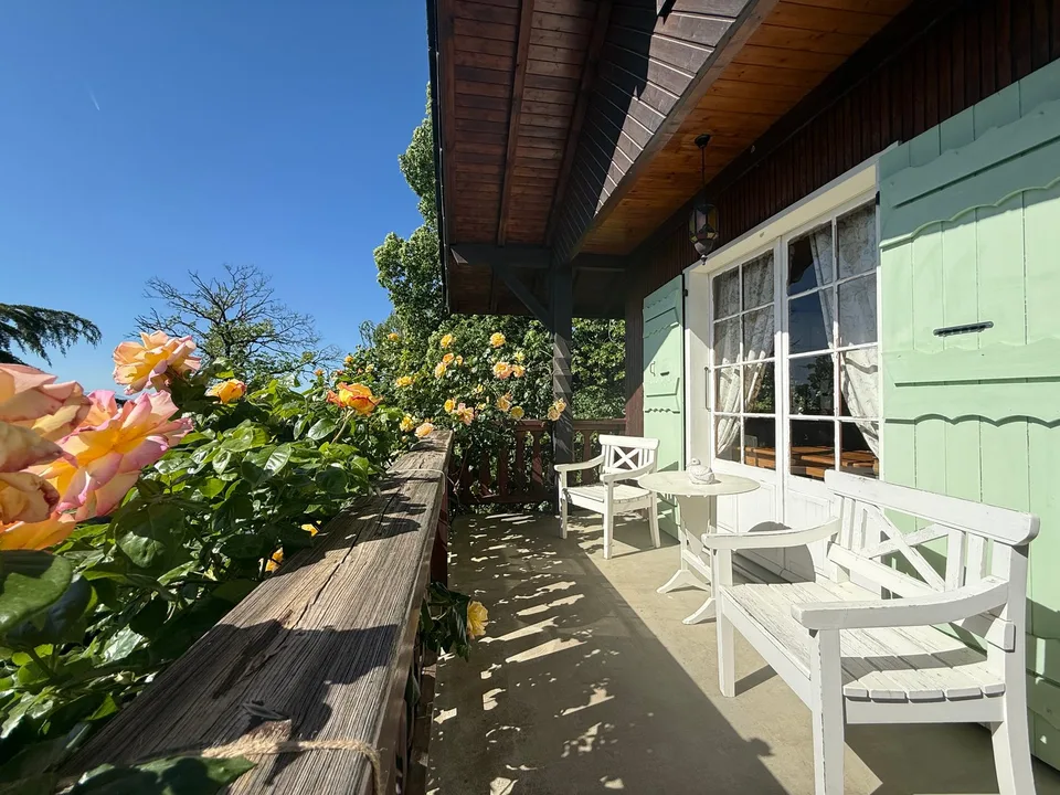Chalet avec vue exceptionnelle Lac Léman & Mont Blanc   2 logements   227 m²