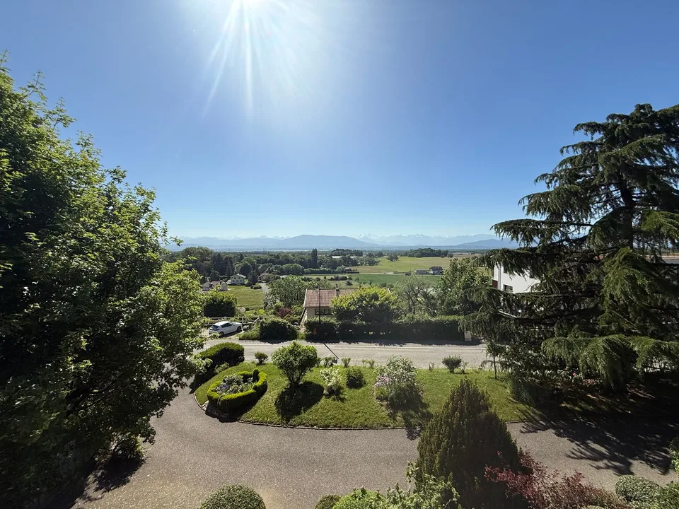 Chalet avec vue exceptionnelle Lac Léman & Mont Blanc   2 logements   227 m²