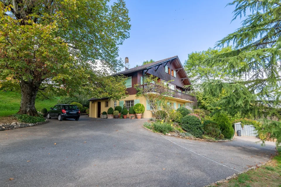Chalet avec vue exceptionnelle Lac Léman & Mont Blanc   2 logements   227 m²