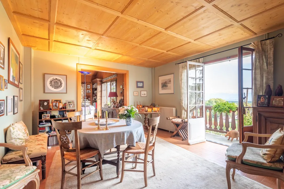 Chalet avec vue exceptionnelle Lac Léman & Mont Blanc   2 logements   227 m²