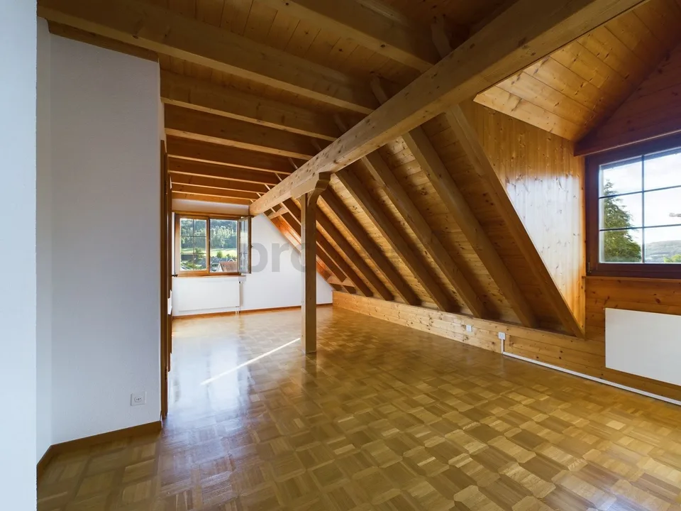First-class 4.5-room apartment in Weiach with a wonderful view