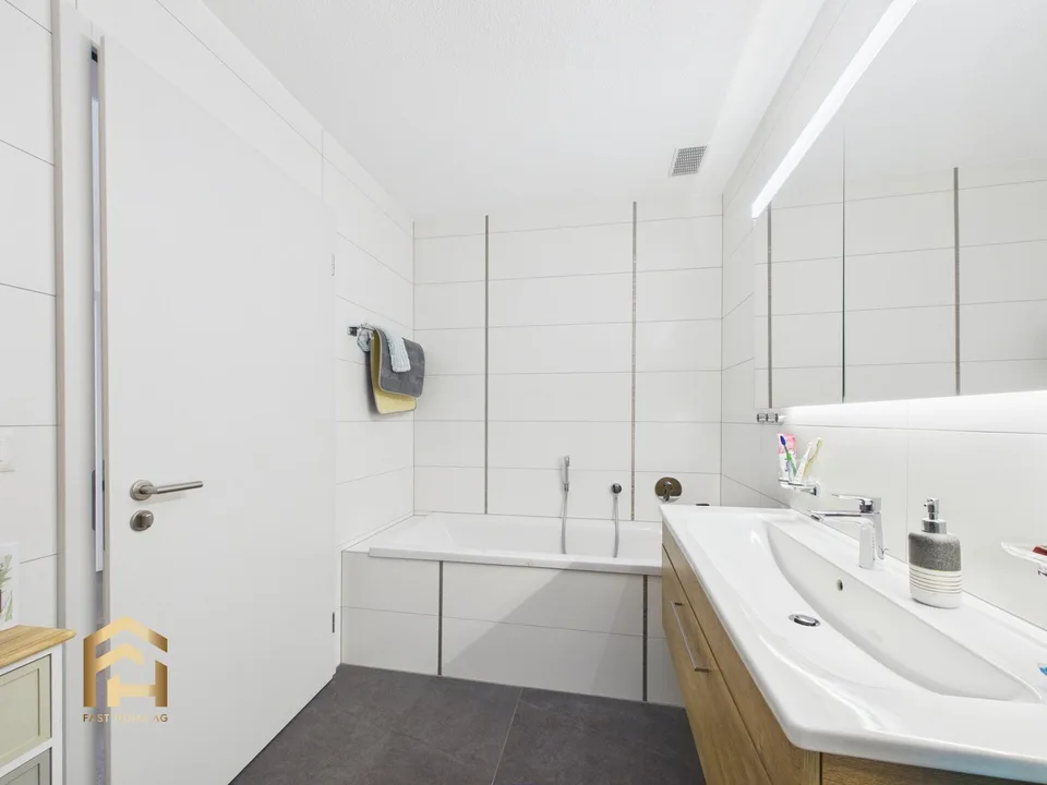 Grosszügige 5.5 Terrassenwohnung mit freiem Blick über das Rhonetal