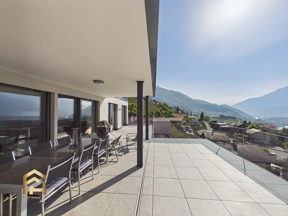 Grosszügige 5.5 Terrassenwohnung mit freiem Blick über das Rhonetal