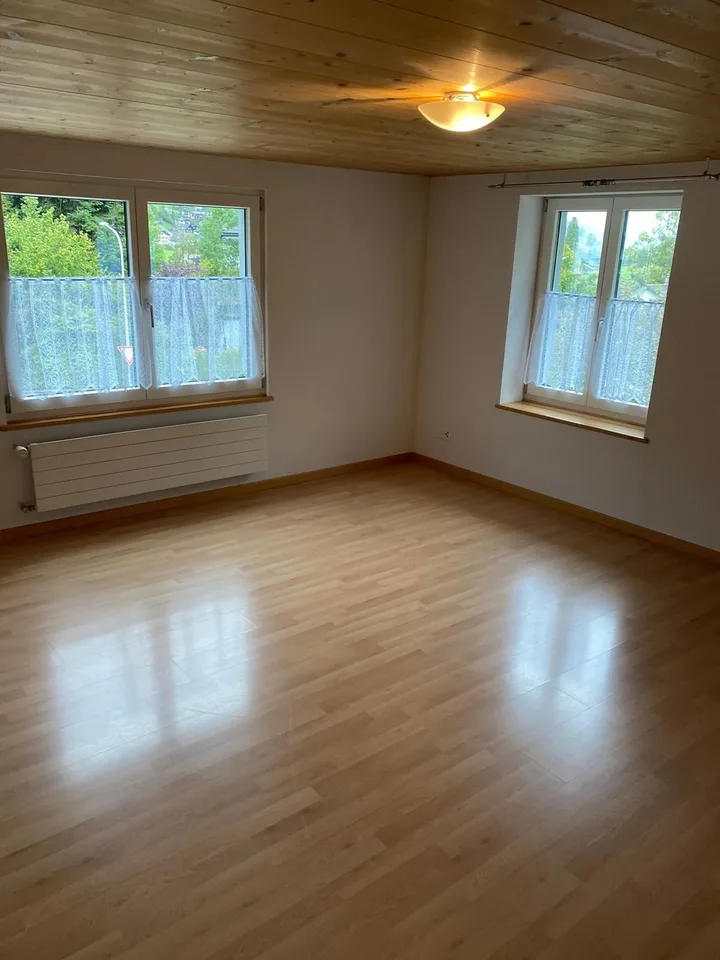 Maison de famille de 6 pièces confortable dans un endroit calme à Glarus