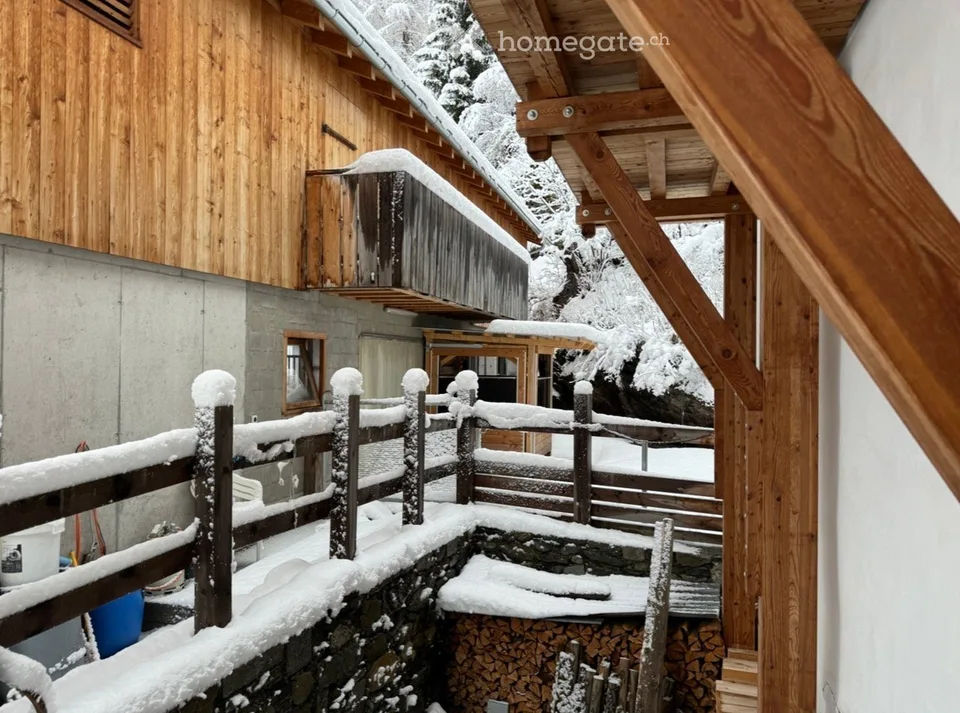 Exceptional and versatile multi-family house with horse stable