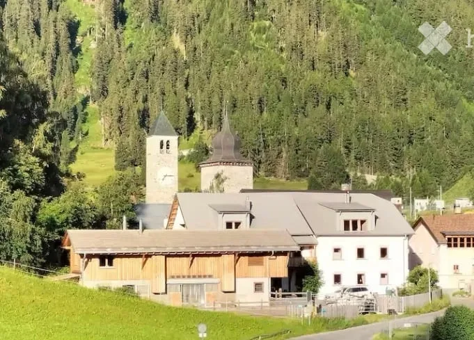 Exceptional and versatile multi-family house with horse stable