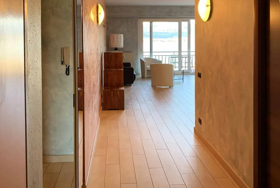 GROßES 3.5 ZIMMER-WOHNUNG MIT BALKON UND SEEBLICK IN CAMPIONE