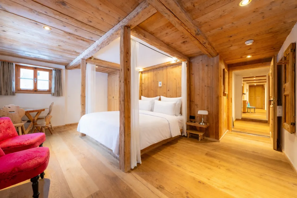 EINMALIGE CHANCE: Crusch Alba - betriebsbereites Hotelensemble in S-Charl