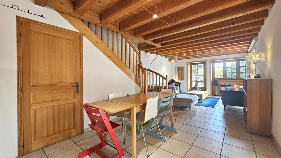 Prévessin-Moëns   Charmante maison villageoise en pierre de 220 m² habitable, à deux pas du centre