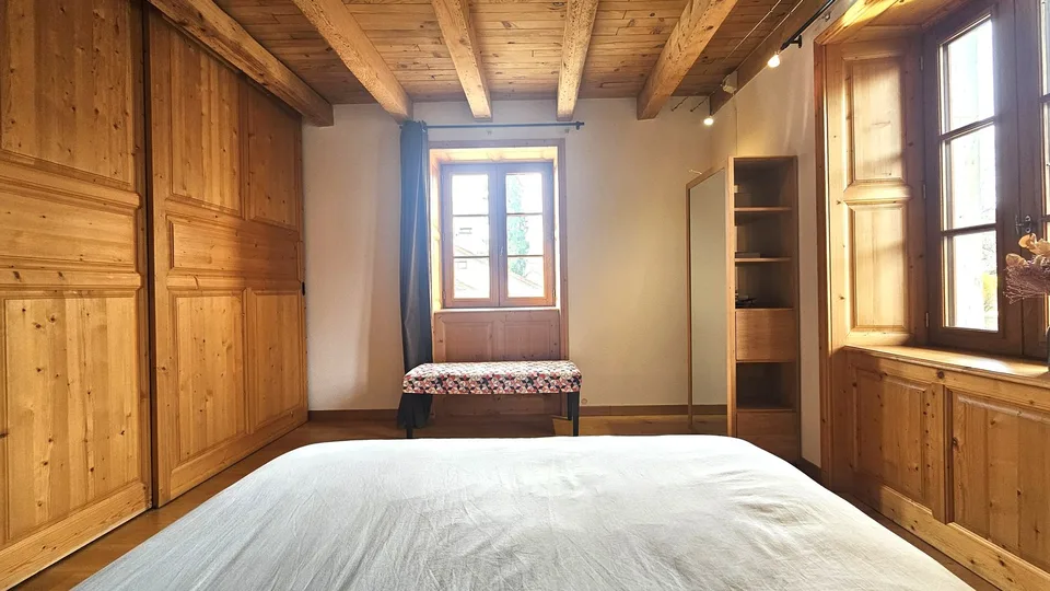 Prévessin-Moëns   Charmante maison villageoise en pierre de 220 m² habitable, à deux pas du centre