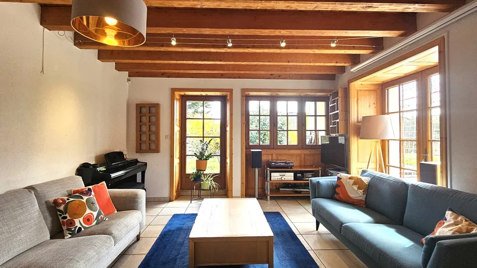 Prévessin-Moëns   Charmante maison villageoise en pierre de 220 m² habitable, à deux pas du centre