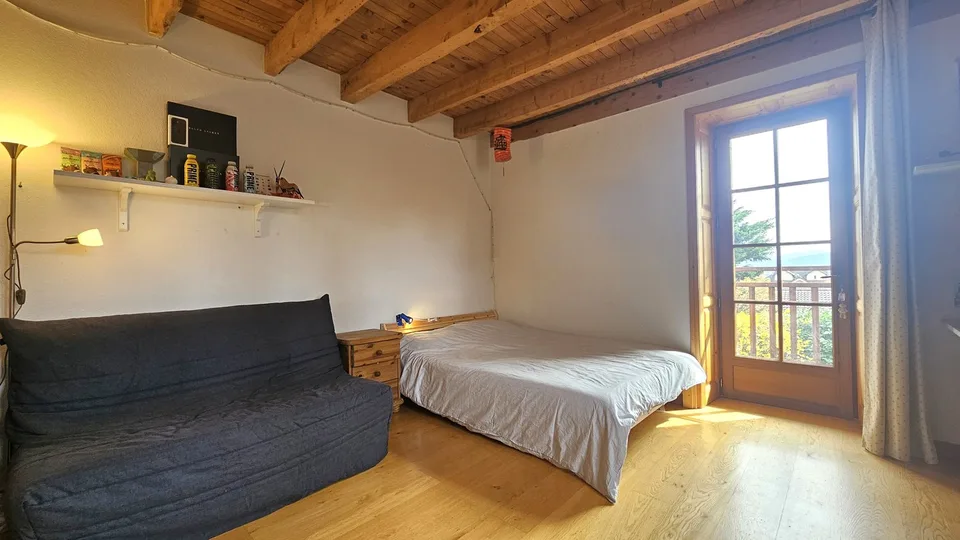 Prévessin-Moëns   Charmante maison villageoise en pierre de 220 m² habitable, à deux pas du centre
