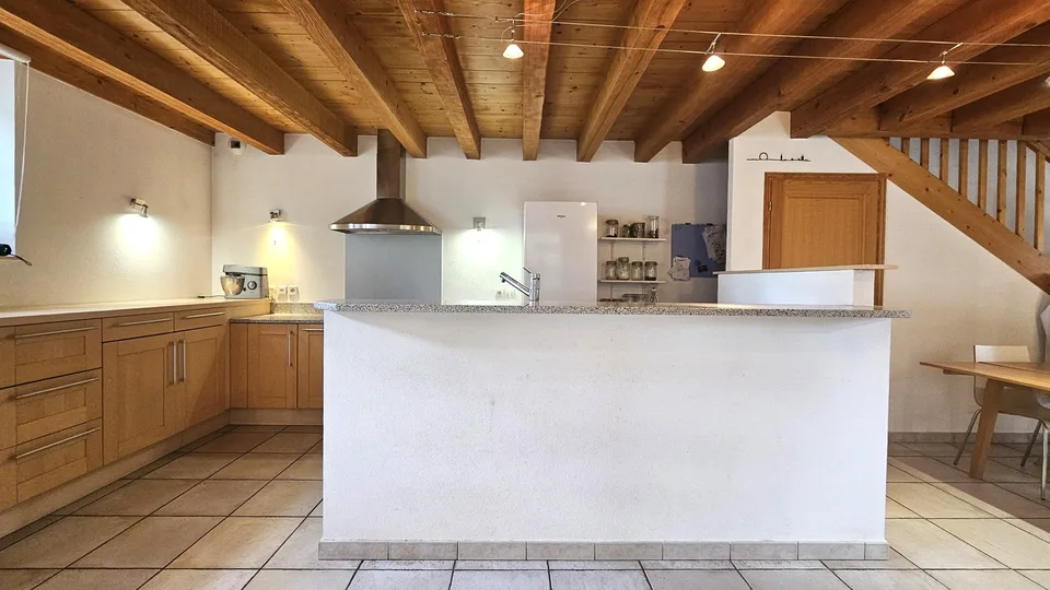 Prévessin-Moëns   Charmante maison villageoise en pierre de 220 m² habitable, à deux pas du centre
