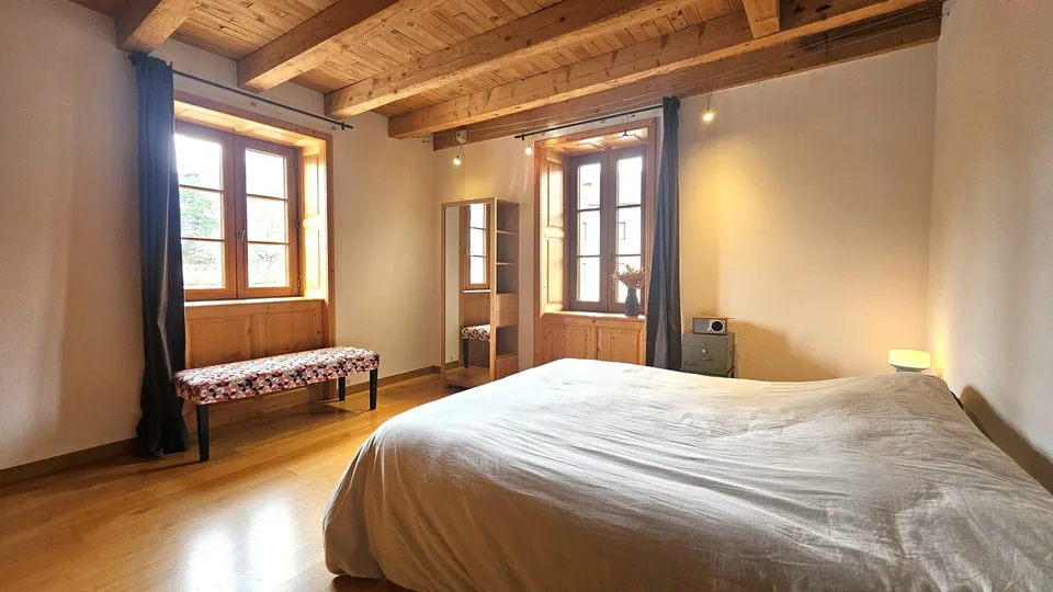 Prévessin-Moëns   Charmante maison villageoise en pierre de 220 m² habitable, à deux pas du centre