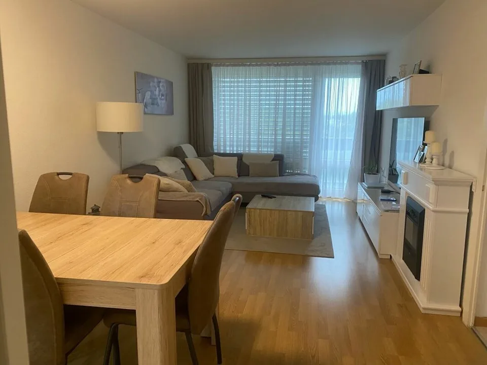 Appartamento luminoso 4.5 locali al 14° piano con ampio balcone e bella vista!