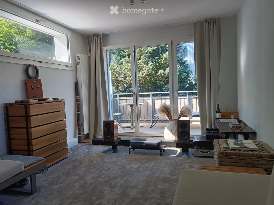 Attraktive 2.5-Zimmer-Wohnung mit Seesicht und sonnigem Balkon