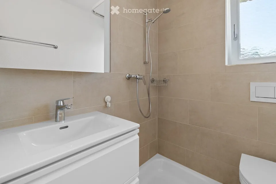 Attraktive 2.5-Zimmer-Wohnung mit Seesicht und sonnigem Balkon