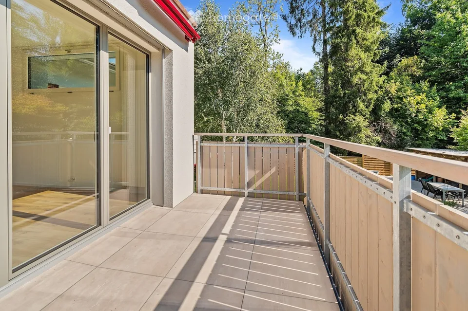 Attraktive 2.5-Zimmer-Wohnung mit Seesicht und sonnigem Balkon