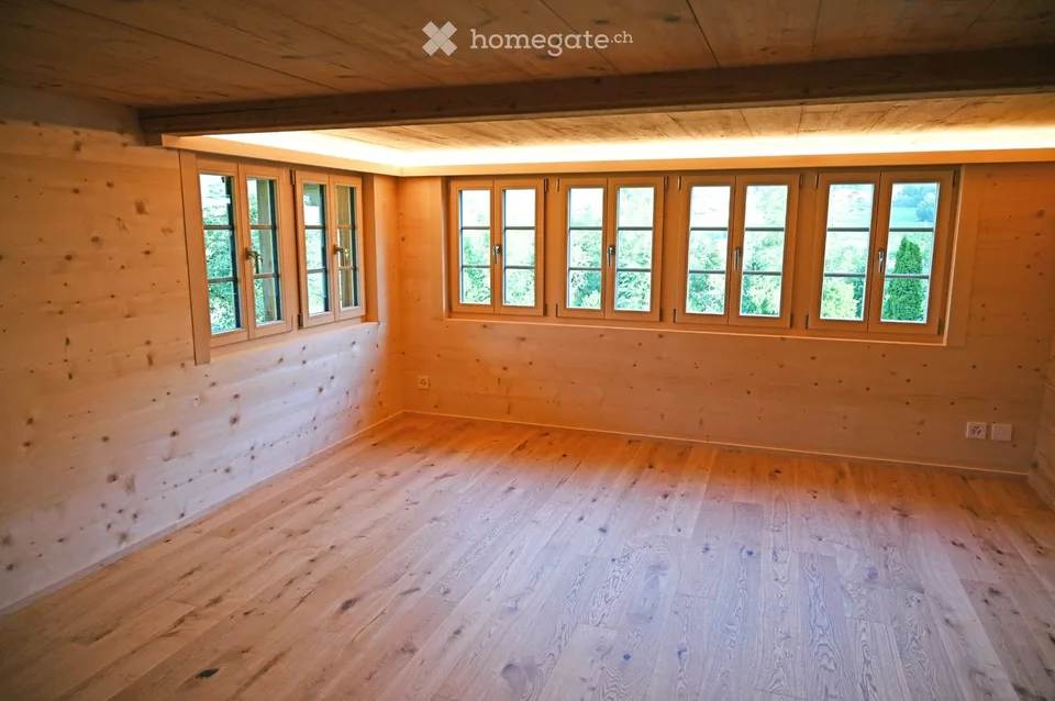 Esclusivo nuovo appartamento in legno vecchio di 4 camere in una fattoria