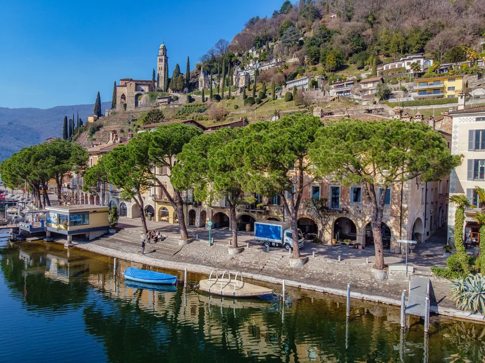 AFFITTASI ESCLUSIVO 4 LOCALI IN PALAZZO STORICO A MORCOTE