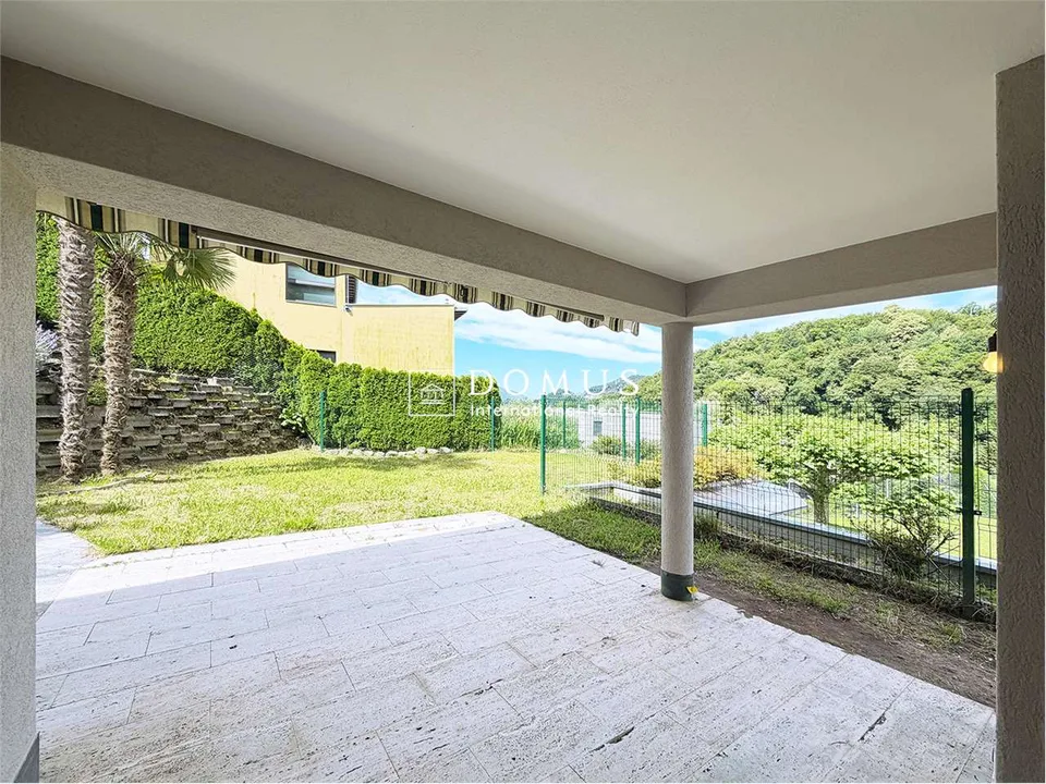 Villa mit privatem Garten in Carabbia