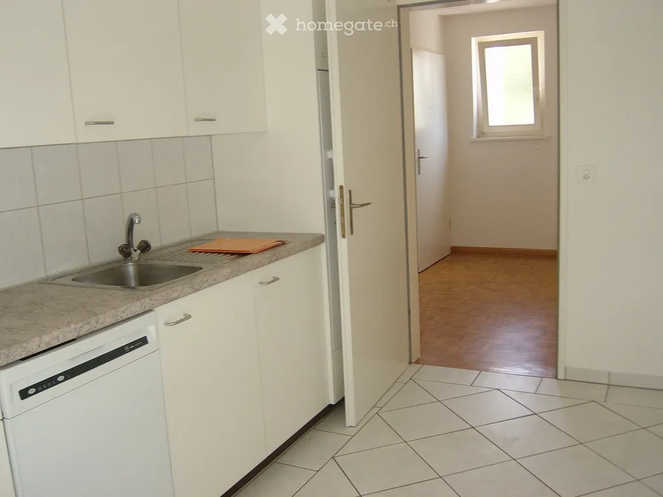 Incantevole appartamento di 3.5 locali con balcone a Bottmingen - soleggiato e centrale