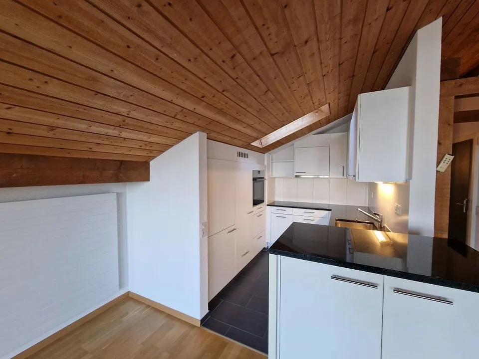 charmante 2 1/2-Zimmerwohnung, Dachstock