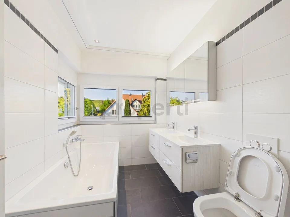 Moderne 4.5-Zimmer-Wohnung mit Balkon, Dachsen