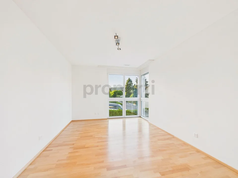 Moderne 4.5-Zimmer-Wohnung mit Balkon, Dachsen