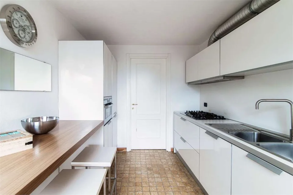 Elegantes Duplex mit Seeblick, Pool und Panoramaterrassen