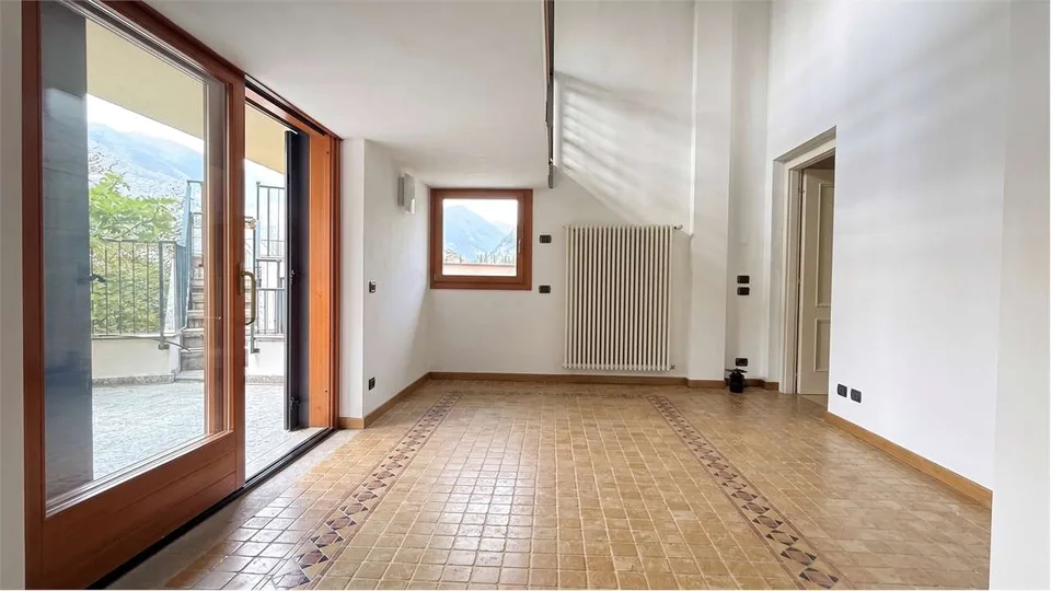 Elegantes Duplex mit Seeblick, Pool und Panoramaterrassen