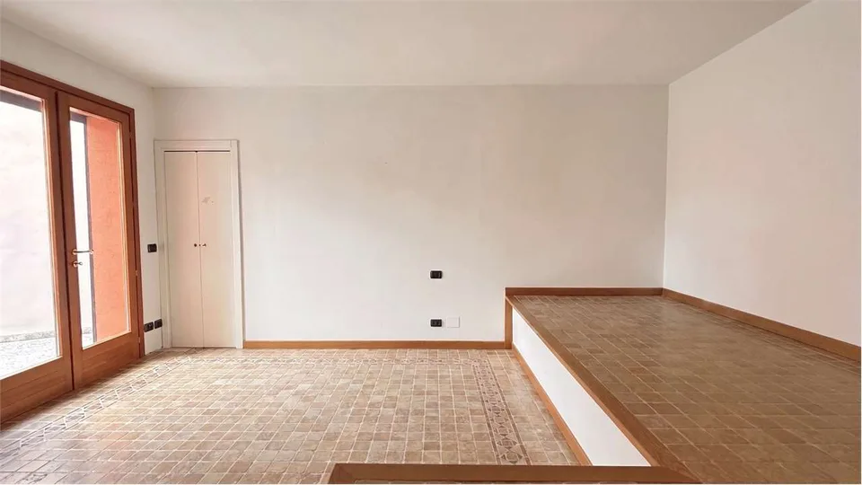 Elegantes Duplex mit Seeblick, Pool und Panoramaterrassen