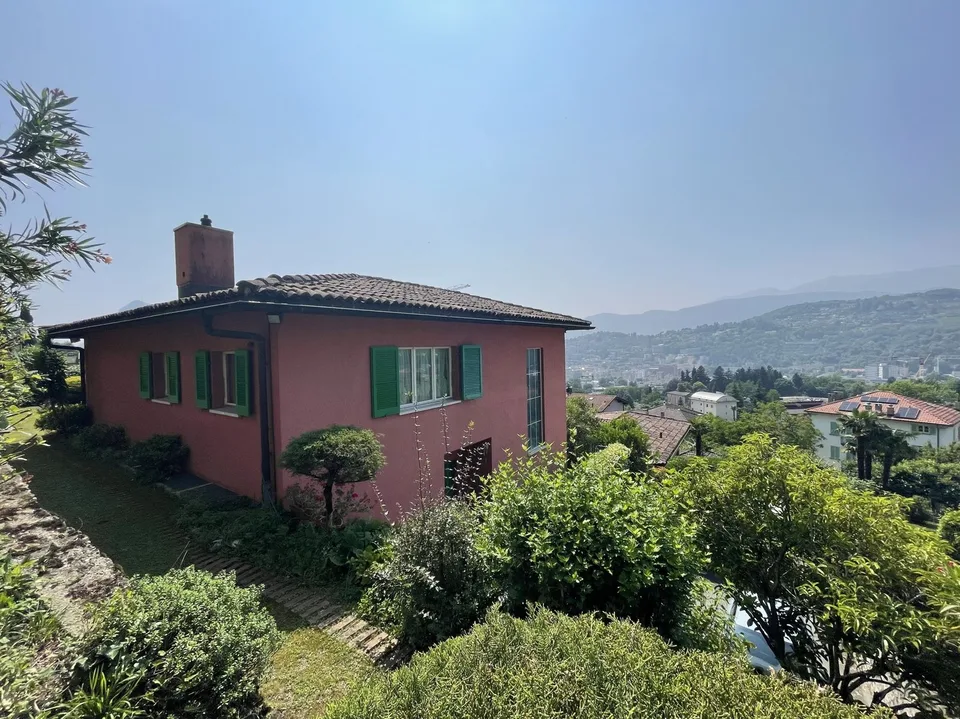 WEITLAUFENDES HAUS 5.5 IN EINZIGARTIGER LAGE IN PREGASSONA ALTA