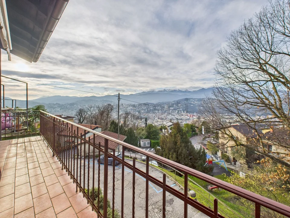 Casa bifamiliare a Viganello con vista su Lugano - ideale come residenza o investimento