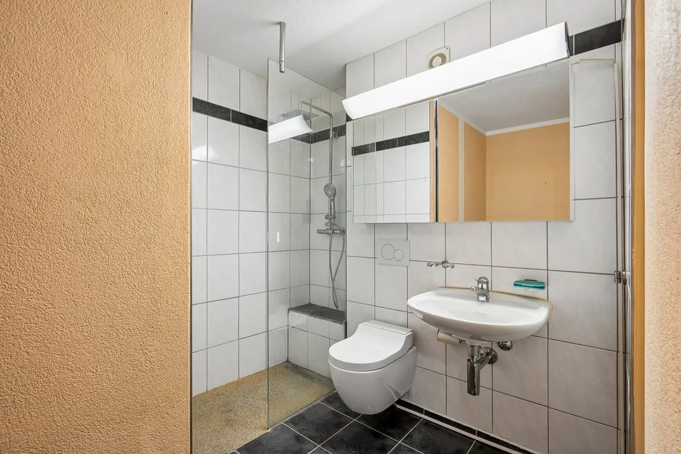 Grosszügige 3.5-Zimmer-Wohnung mit sonnigem Sitzplatz in ruhiger Lage in Zürich-Seebach