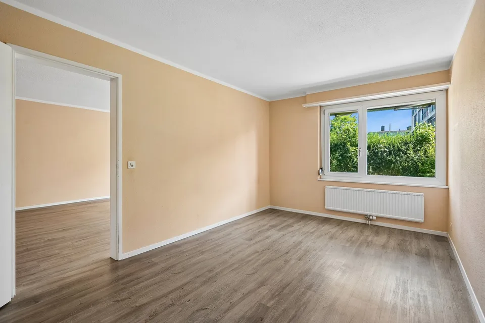 Grosszügige 3.5-Zimmer-Wohnung mit sonnigem Sitzplatz in ruhiger Lage in Zürich-Seebach