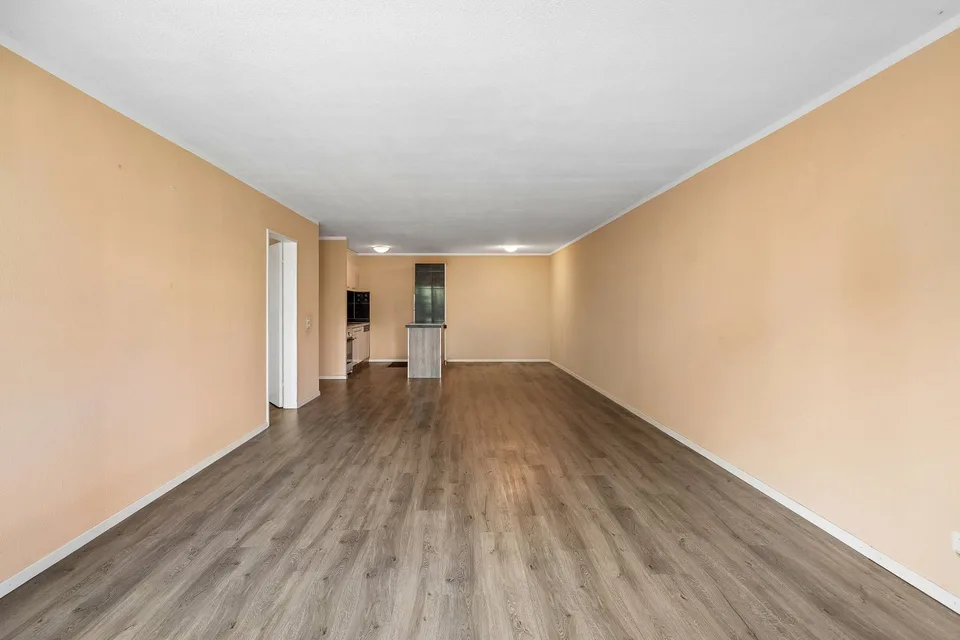 Grosszügige 3.5-Zimmer-Wohnung mit sonnigem Sitzplatz in ruhiger Lage in Zürich-Seebach