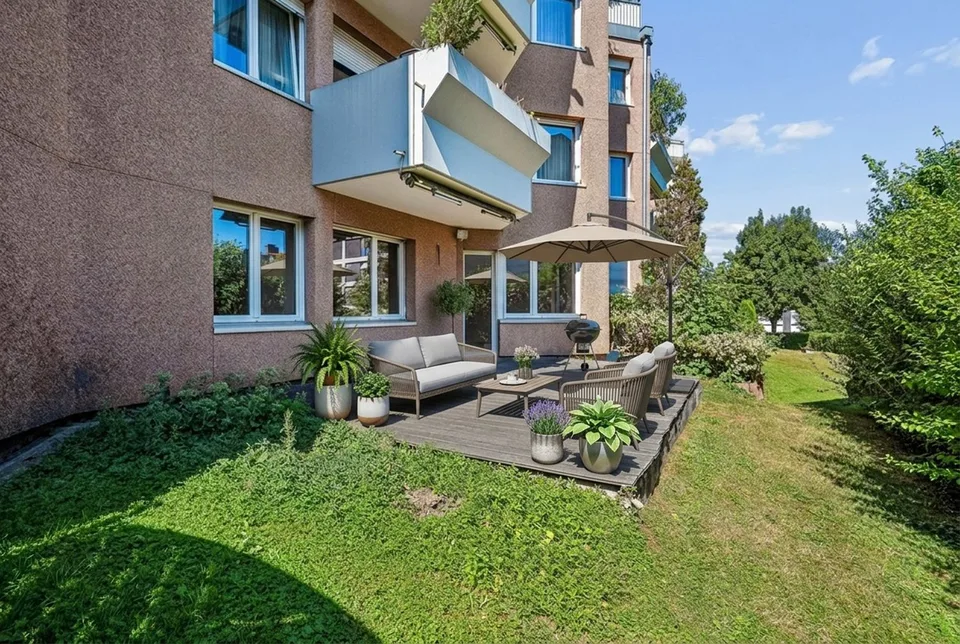 Grosszügige 3.5-Zimmer-Wohnung mit sonnigem Sitzplatz in ruhiger Lage in Zürich-Seebach