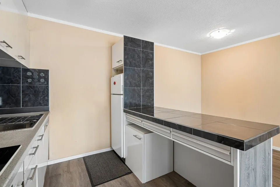 Grosszügige 3.5-Zimmer-Wohnung mit sonnigem Sitzplatz in ruhiger Lage in Zürich-Seebach